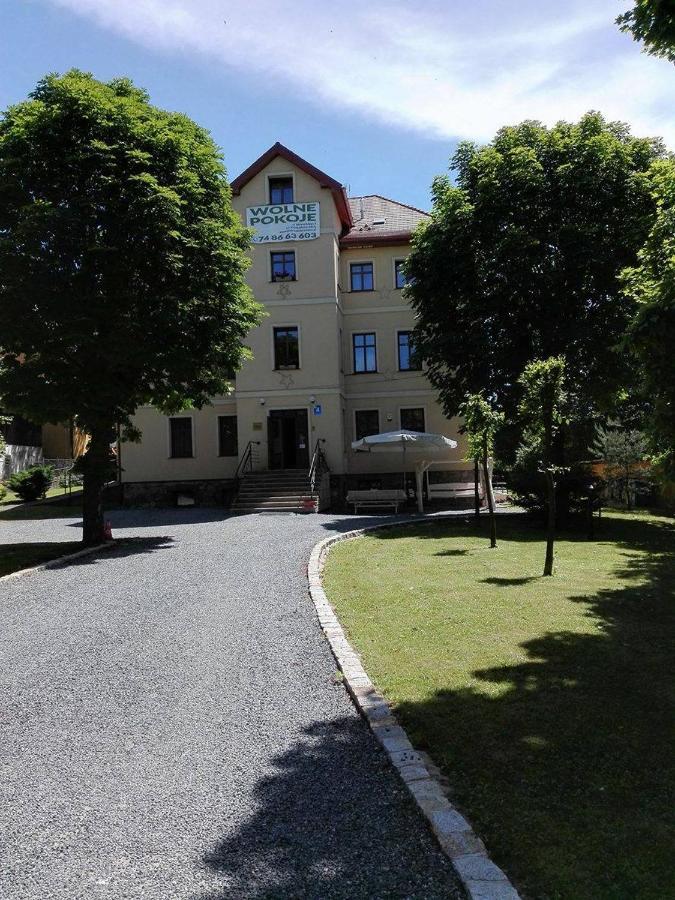 Willa Pod Gwiazdami & Spa Kudowa-Zdrój Exteriör bild