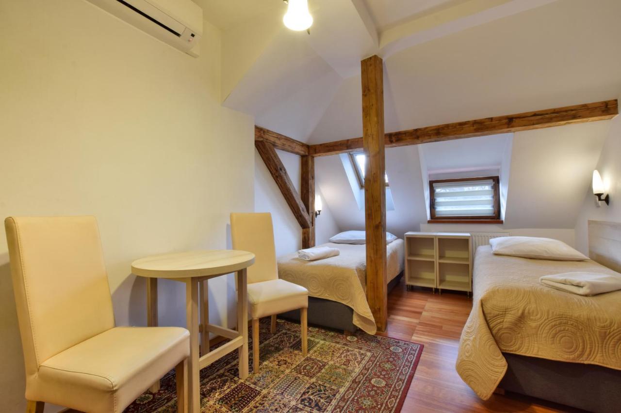Willa Pod Gwiazdami & Spa Kudowa-Zdrój Exteriör bild