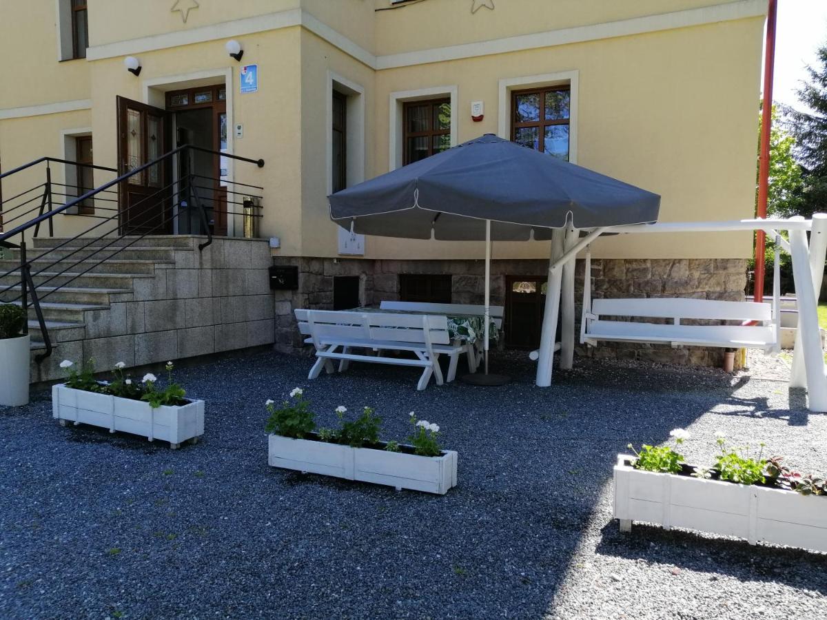 Willa Pod Gwiazdami & Spa Kudowa-Zdrój Exteriör bild